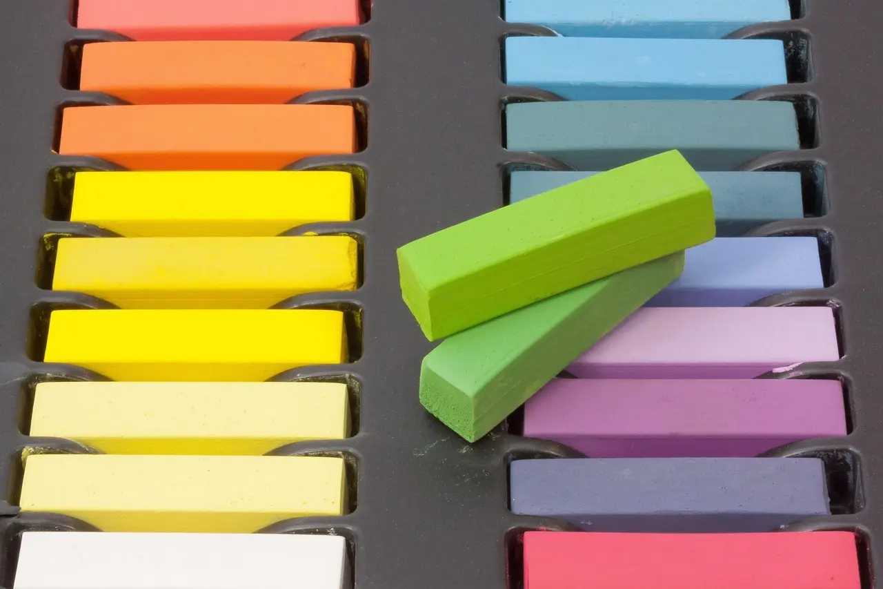 Forny møblerne: Kalkmaling og voks – sådan får du den matte, holdbare finish